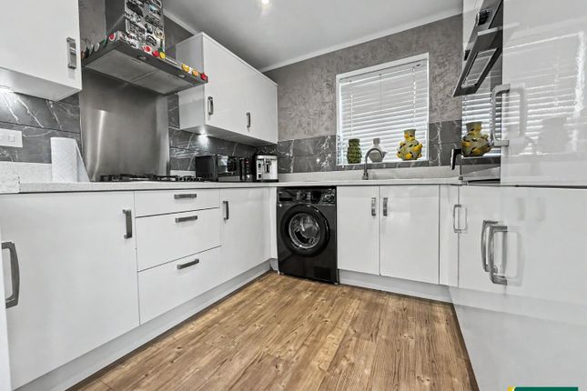27, Poppyfield Road, Northampton photo 3