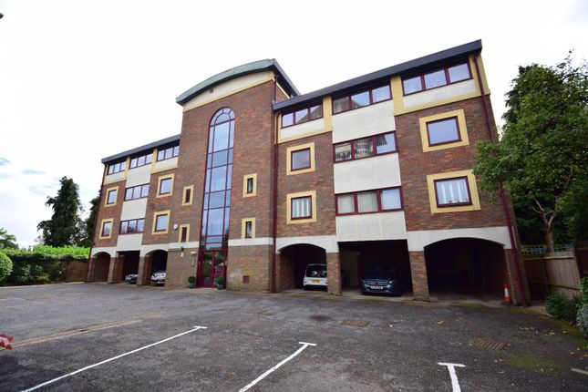 Thumbnail Flat to rent in Waterhouse Gardens, West Hill Road, Luton, Bedfordshire