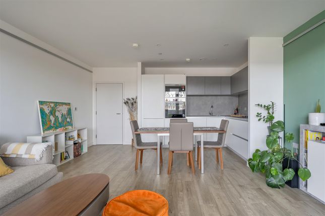 Flat for sale in South Grove, London