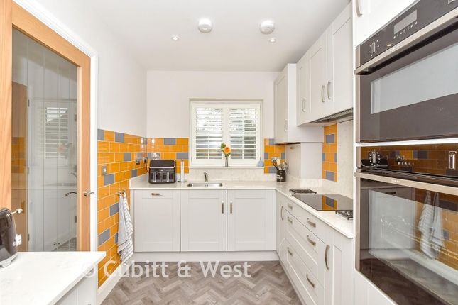 4, Hazel Close, Arundel photo 3
