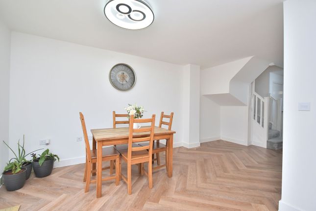 33, Watermill Way, Northampton photo 4