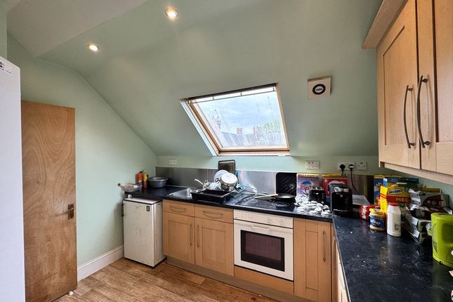 2b 174, Stow Hill, Newport photo 3