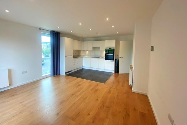 2 Warlingham House, Garfield Road, Addlestone photo 2