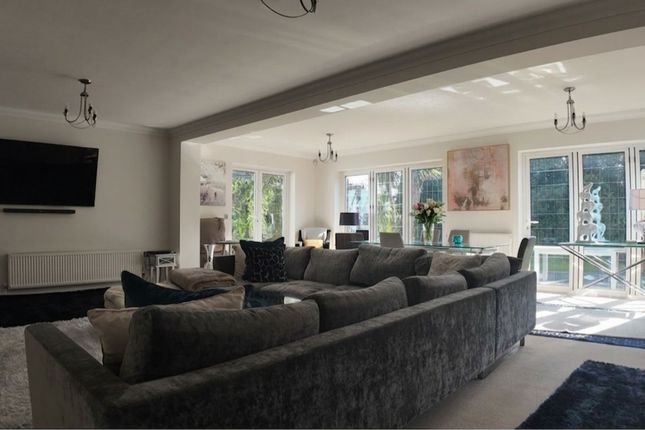 1 Weston Close, Brentwood photo 4