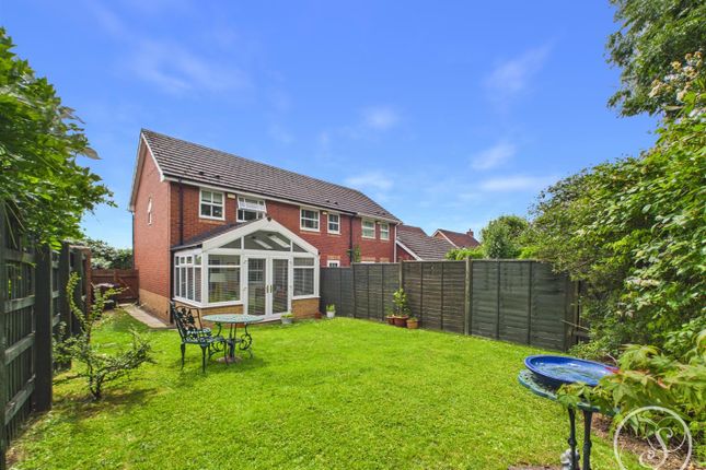 40, Elm Tree Close, Leeds photo 4