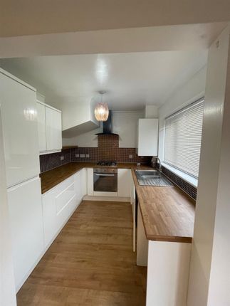 98, Holyoake Road, Manchester photo 5