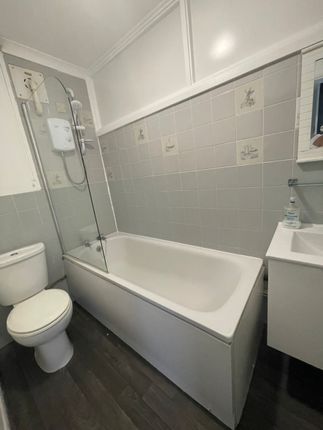 18, Avalon Close, Enfield photo 4