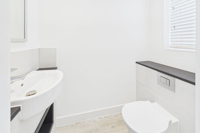 Cam02545G0-Pr0471-Still005