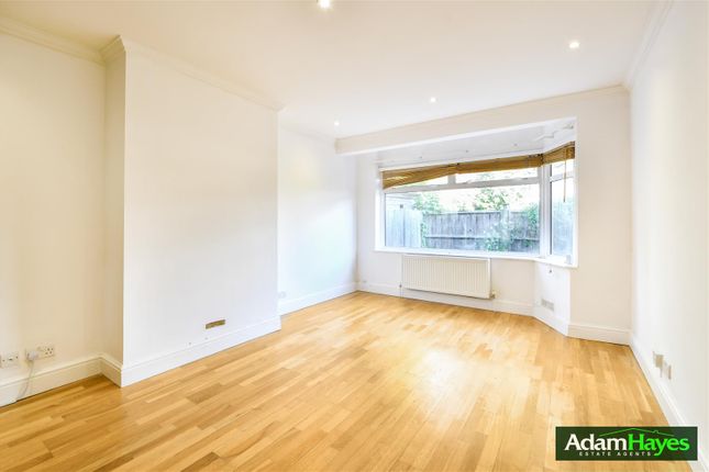 19 Park Court, Friern Park, London photo 3
