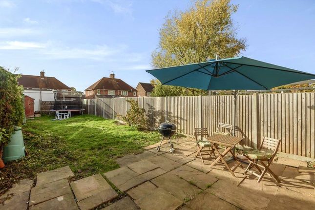 23, Waghorn Road, Harrow photo 4