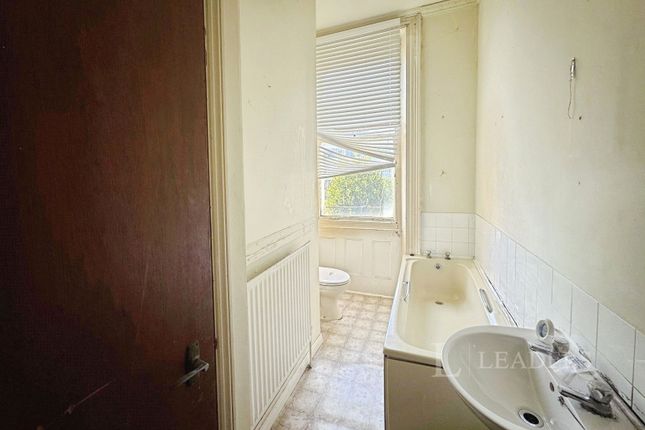 Flat 2, 25, Upperton Gardens, East Sussex photo 4