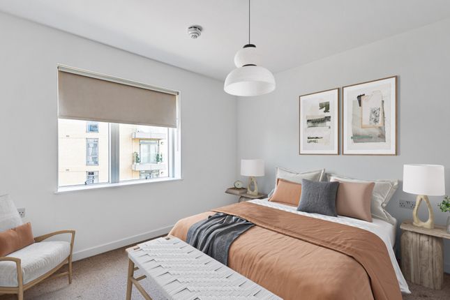 Flat for sale in Lakeside Drive, Park Royal, London