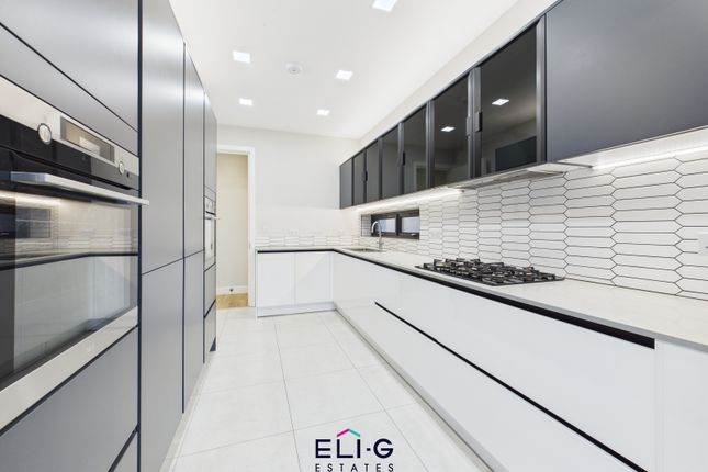 6 Bed Semi-Detached House For Sale St. Johns Road, London Nw11