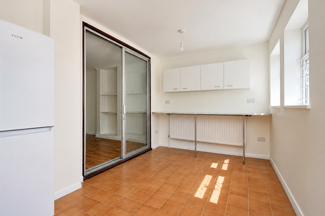 22, Trinity Avenue, Bush Hill Park photo 4