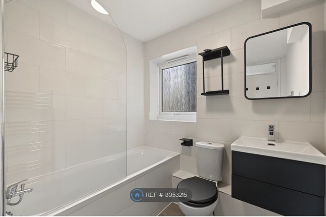 Flat, Sunningfields Road, London photo 5