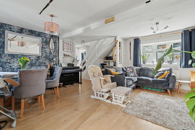 18, Cunningham Close, Southend-on-Sea photo 3