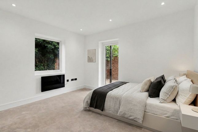 Crown Gate, Claygate photo 4