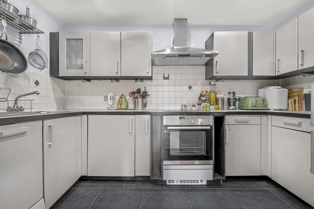Gloucester Court, Flat 25, 516 Lordship Lane, London photo 4
