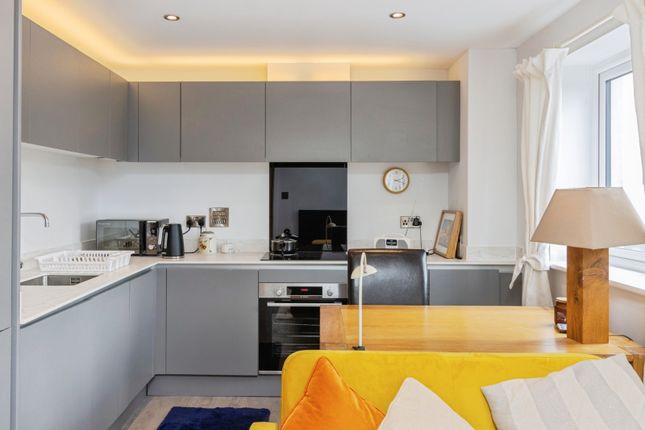 Flat 12, Rainbow View,, Parkers Way, Devon photo 4