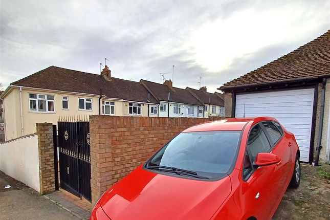 End terrace house for sale in Boundary Road, Chatham