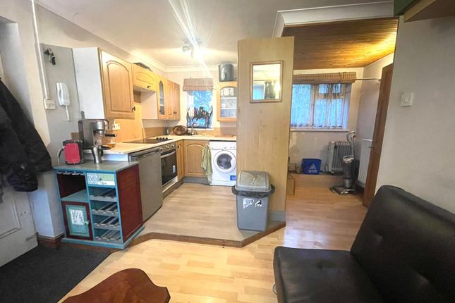 27, Fairhaven Close, Cardiff photo 3