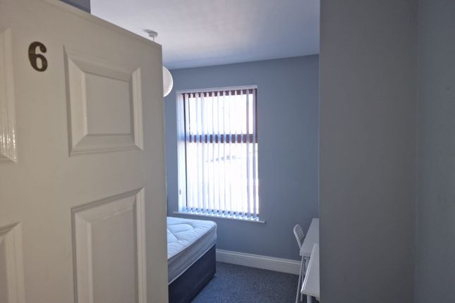 Room to rent in Queens Road, Beeston, Nottingham