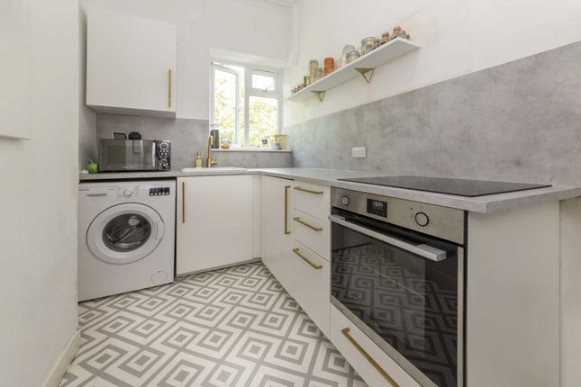 Flat to rent in Cliff Road, London