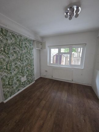 Flat 15, Godwin House, Thurtle Road, LONDON photo 2