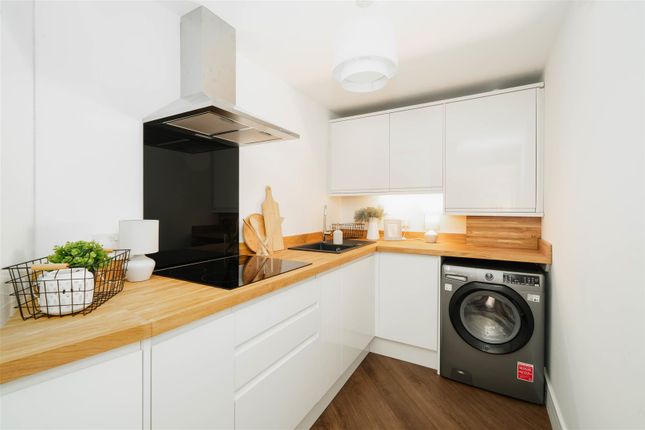 Apartment 14 Golding House, Henry Avenue, Matlock photo 3