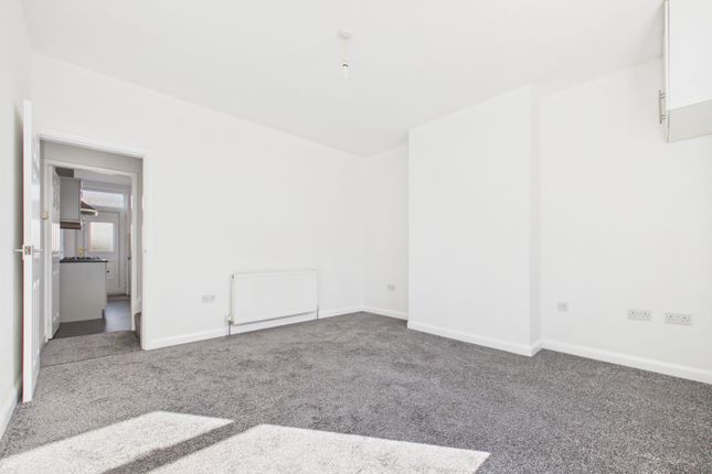 123, Wakefield Road, Pontefract photo 4