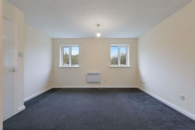 18, Lords Close, Radlett photo 2