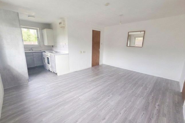 59 Cowal Crescent, Glenrothes photo 2