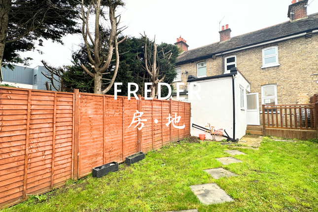 14 Cowper Avenue, Sutton photo 4