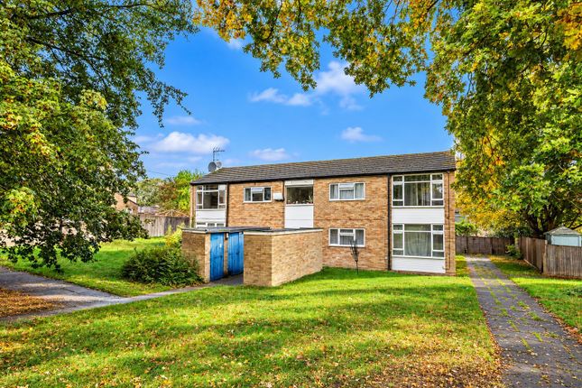 1-bed flat on Elmswood, Leatherhead, £1,250/mo