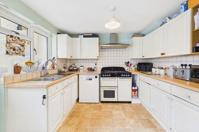 1, Taw Vale Close, North Tawton, EX20 photo 2