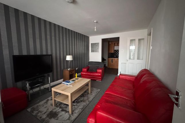 8b, Queen Alexandra Road, Dawdon photo 2