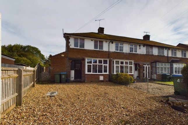 Thumbnail Maisonette for sale in Cromwell Avenue, Aylesbury, Buckinghamshire