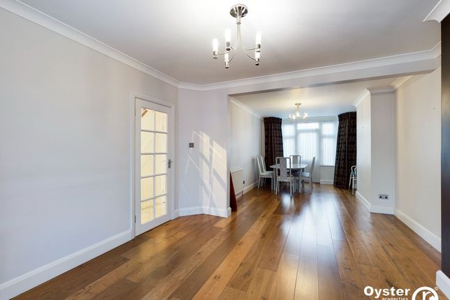 139 Regal Way, Harrow photo 2