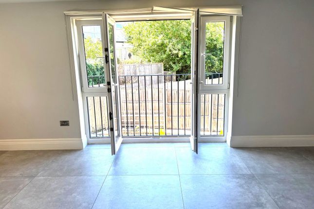Flat 6, Brandon House, 1 Claybury, Bushey photo 4