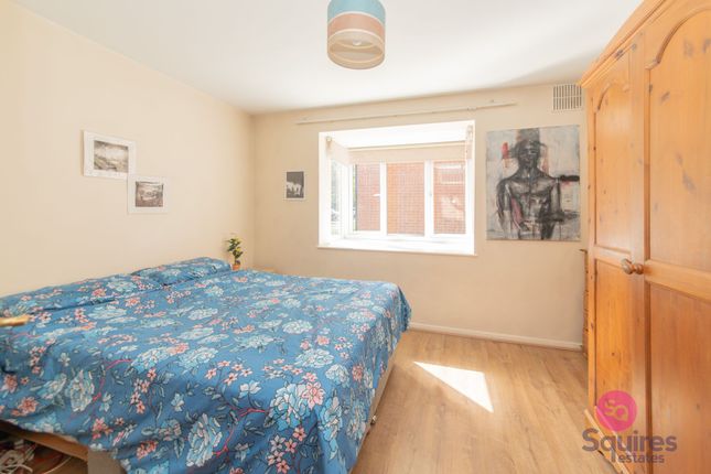 32 Silver Birch Close, London photo 4