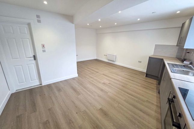 Flat B, 32, Cardiff Road, Caerphilly photo 4