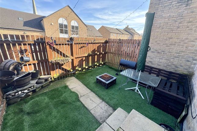 83, Littlelands, West Yorkshire photo 3