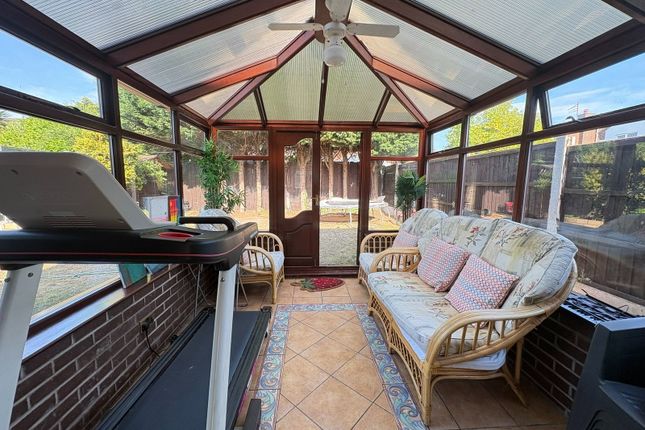 11, Tyrers Avenue, Lydiate photo 4