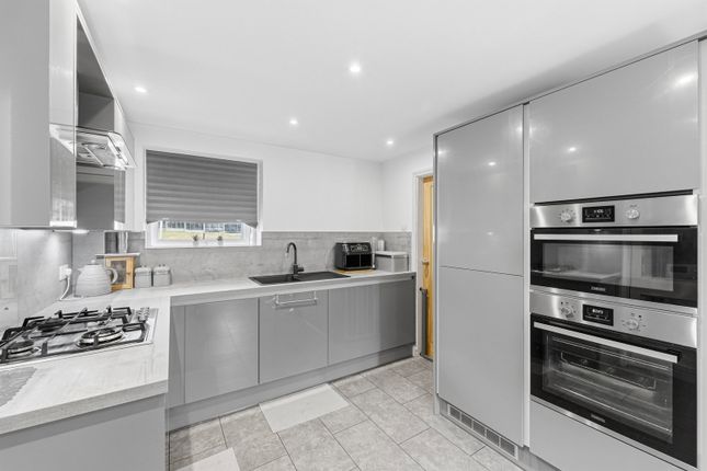 21, St Catherines Avenue, Milton Keynes photo 3