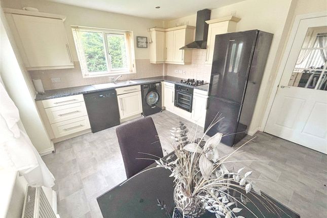 19, Chanters Close, Manchester photo 2