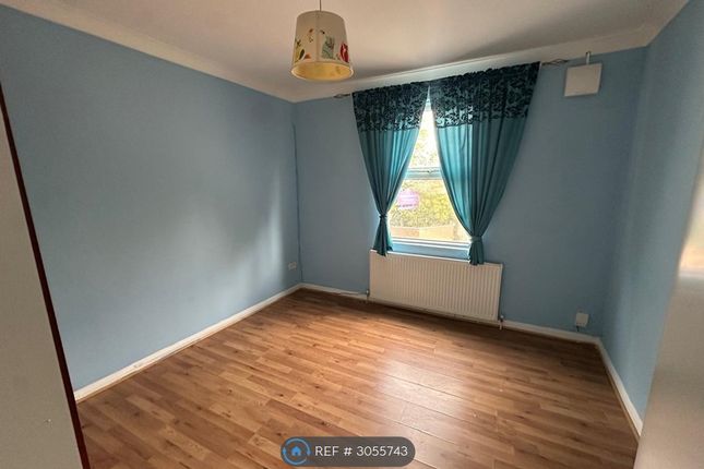 Flat, Oaks Court Cann Hall Road, London photo 3