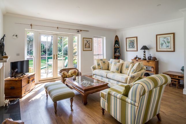 6, Churchfield Place, Surrey photo 3