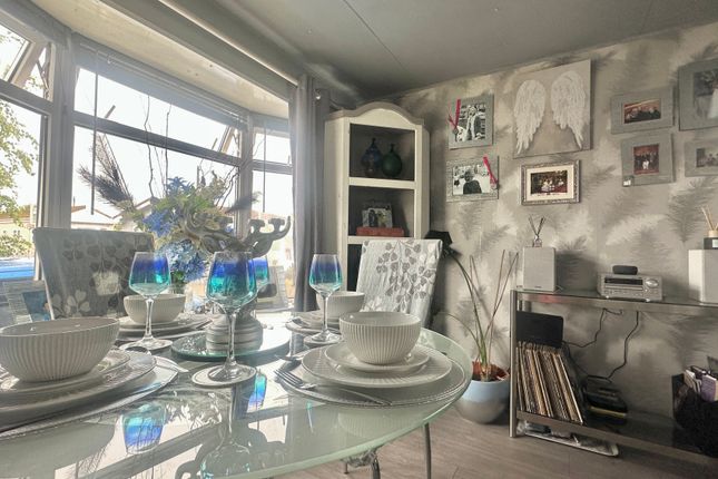 36, Hutton Park, Weston-super-Mare, North Somerset photo 4