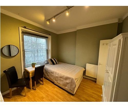 Studio to rent in Prince's Square, Notting Hill, London