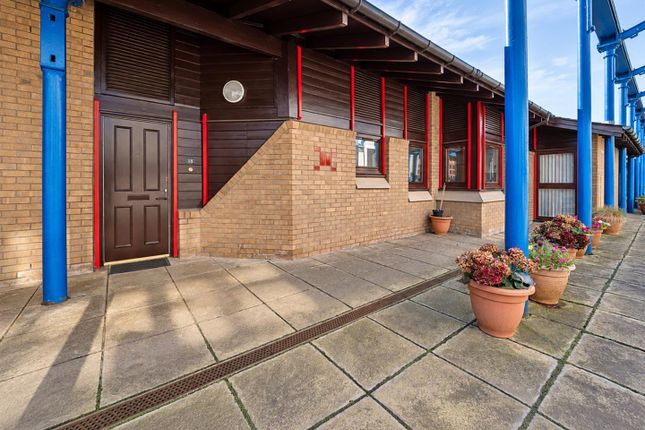 Flat 18, Braehead, Methven Walk, Dundee photo 2